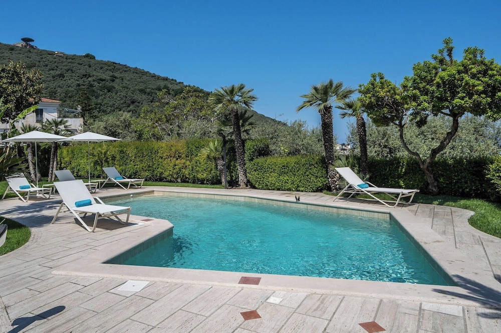 Luxury Levaina Villa, Sleeps 8 on the Amalfi Coast