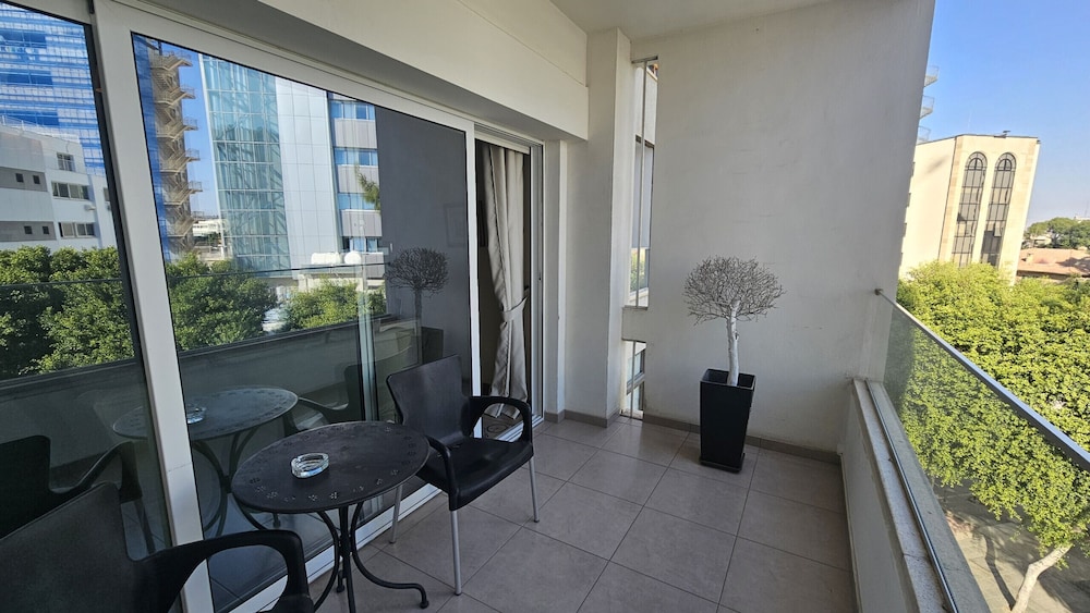 116 NIC 303 - Stay Vintage Central Suites