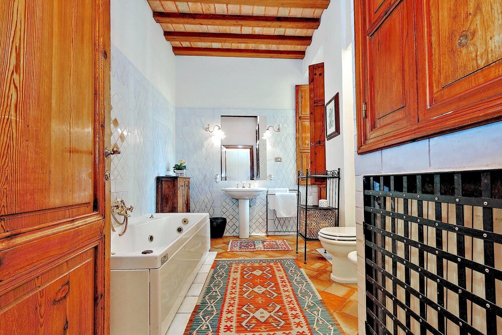 Palazzo Palermo Near the Roman Forum the Perfect Family Oasis in Rome