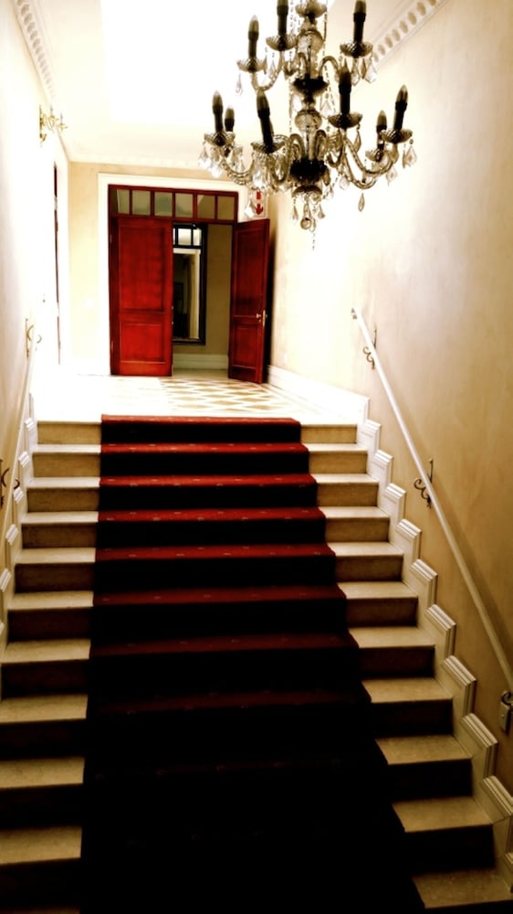 Cricklewood Manor