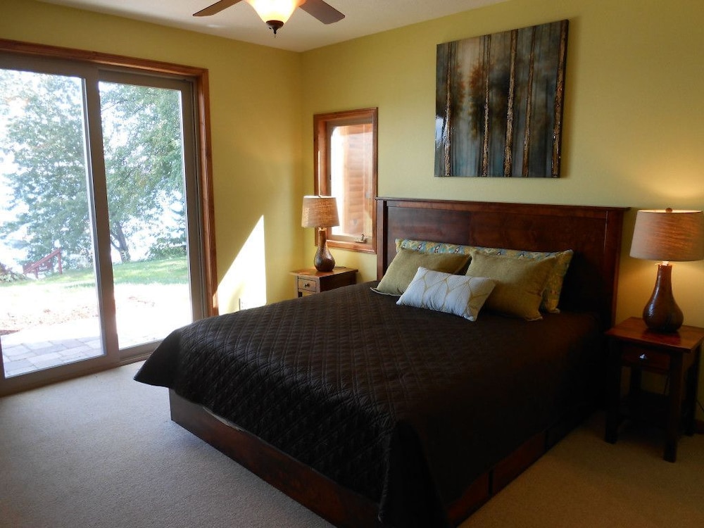 Quarterdeck Resort & Restaurant