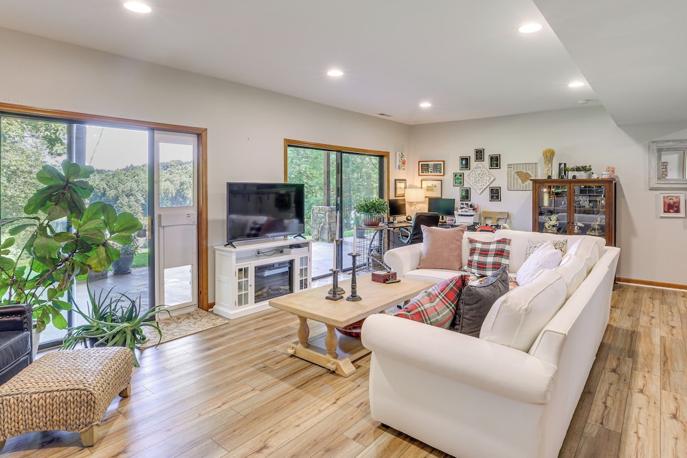 Golf, Hike & Explore: Blue Ridge Mtn Haven w/ Deck