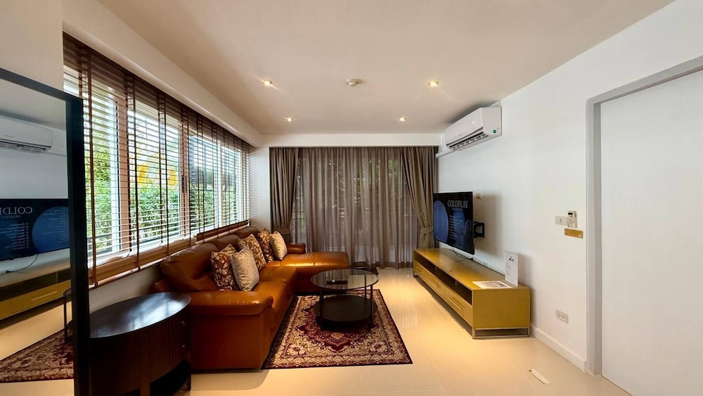 B11 Sunset Plaza Partial Seaview 1 Bedroom 1 Bathroom With Large Jaguzzi