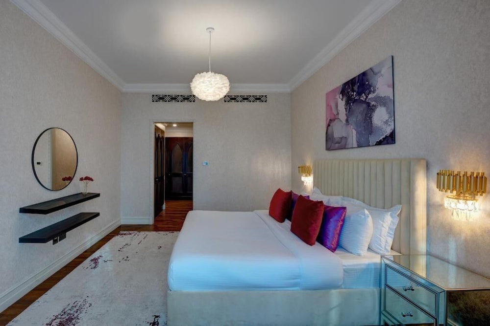 Durrani Homes - Unique Garden Apt at Souk Al Bahar besides Dubai Mall & Burjkhalifa with private jaccuzi