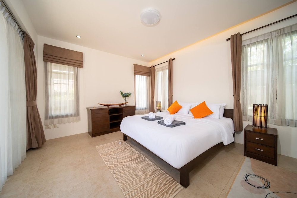 Spacious Private 4 BR Villa With a Working Office