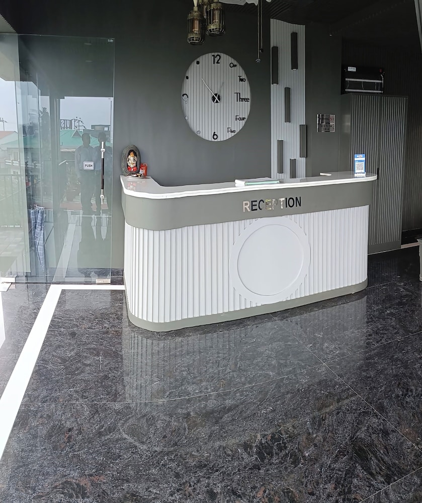 Lobby & Reception