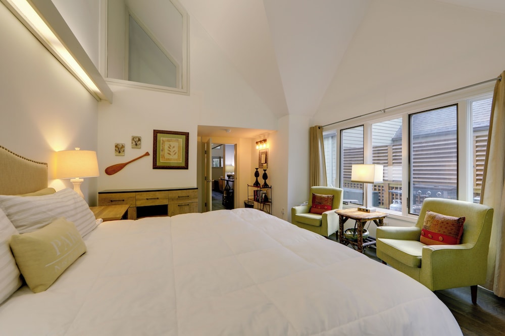 1/2 Mi to Skiing: Resort Getaway in Sapphire!