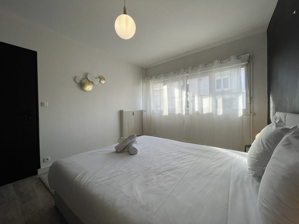 Apartment in Le Mans Near Train Station