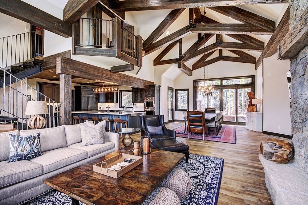 Hawk's Hideaway 6 Bedroom Home