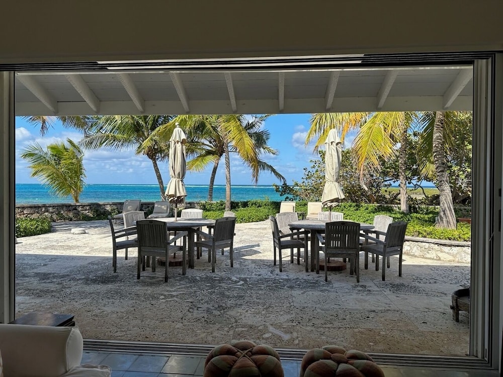 Shangri-La Serenity: Beach Villa With Views