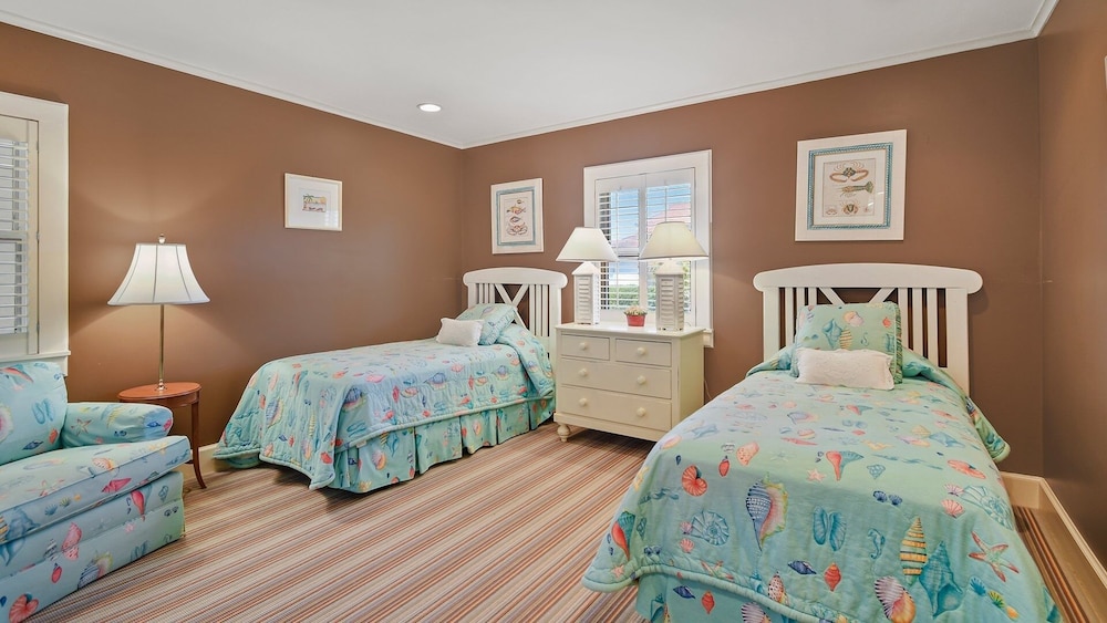 Pawleys Island Vacations - Nicely Furnished Downstairs Villa; That Opens To A Porch Overlooking The Ocean 2 Bedroom Villa by RedAwning - Property Image 3