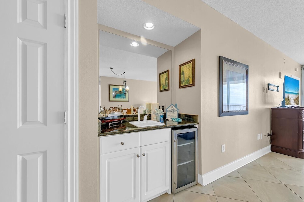 Majestic Beach Towers 2-801