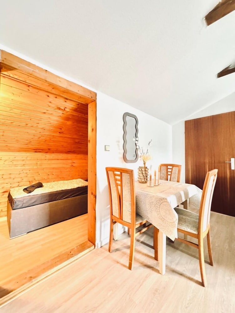 Cozy 7BR Villa Near Blumengarten