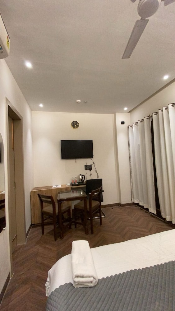 Narrow Gauge Hotel