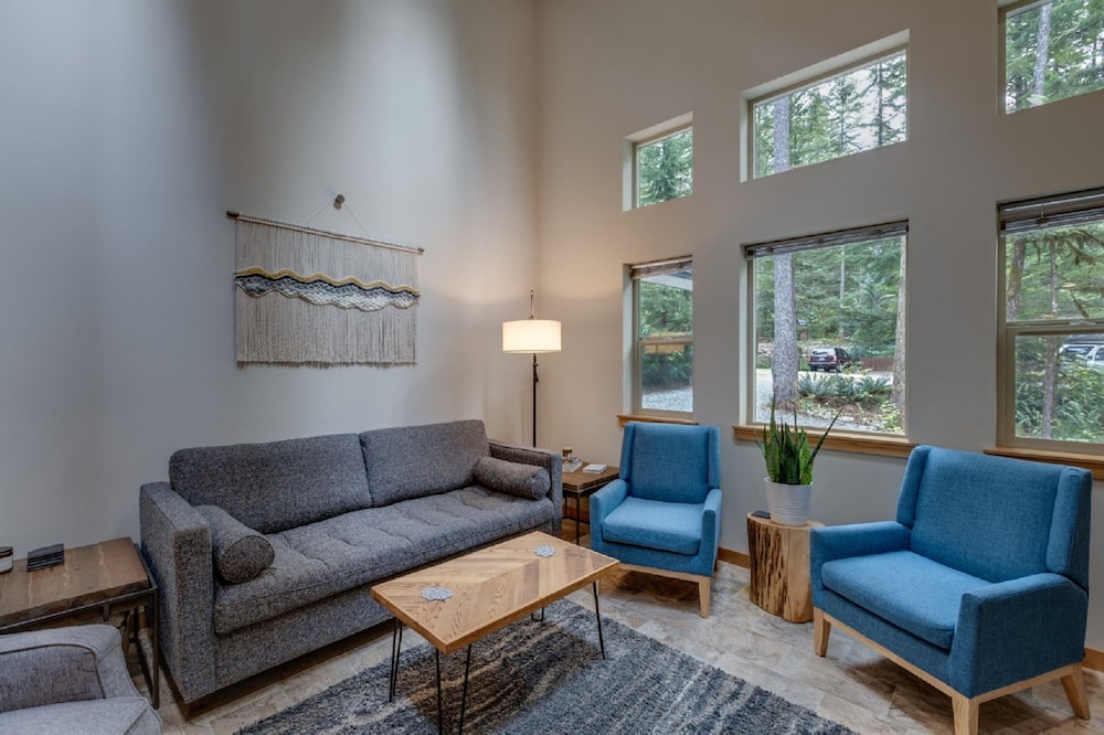 52GS - Hot Tub - WiFi - Pets Ok - Wood Stove - Sleeps 6 view 5