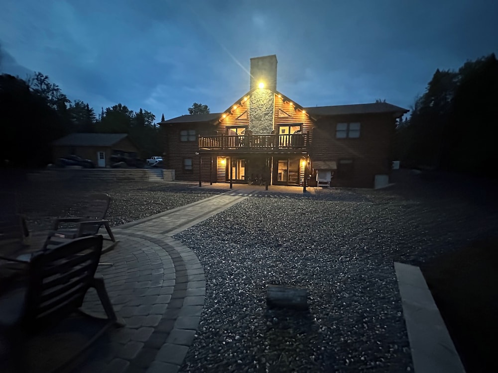 Back Lake Lodges Eagles Nest