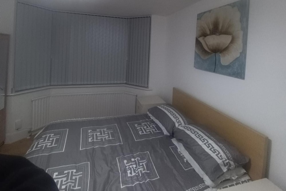 Coventry Stay - Sleeps 8, Free Parking & Wifi