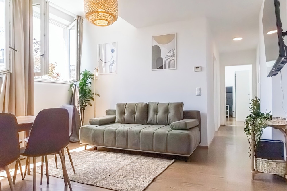 Elegant 2BR 1LR Modern Apt Donaustadt