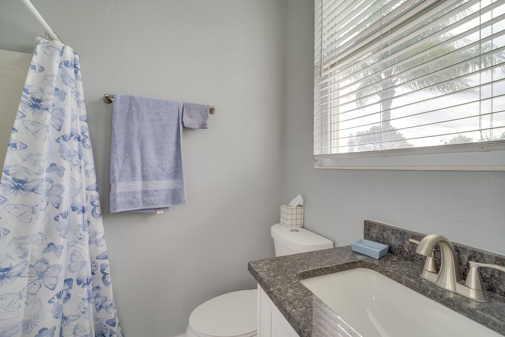 5 Mi to Beaches: Melbourne Duplex w/ Pool!