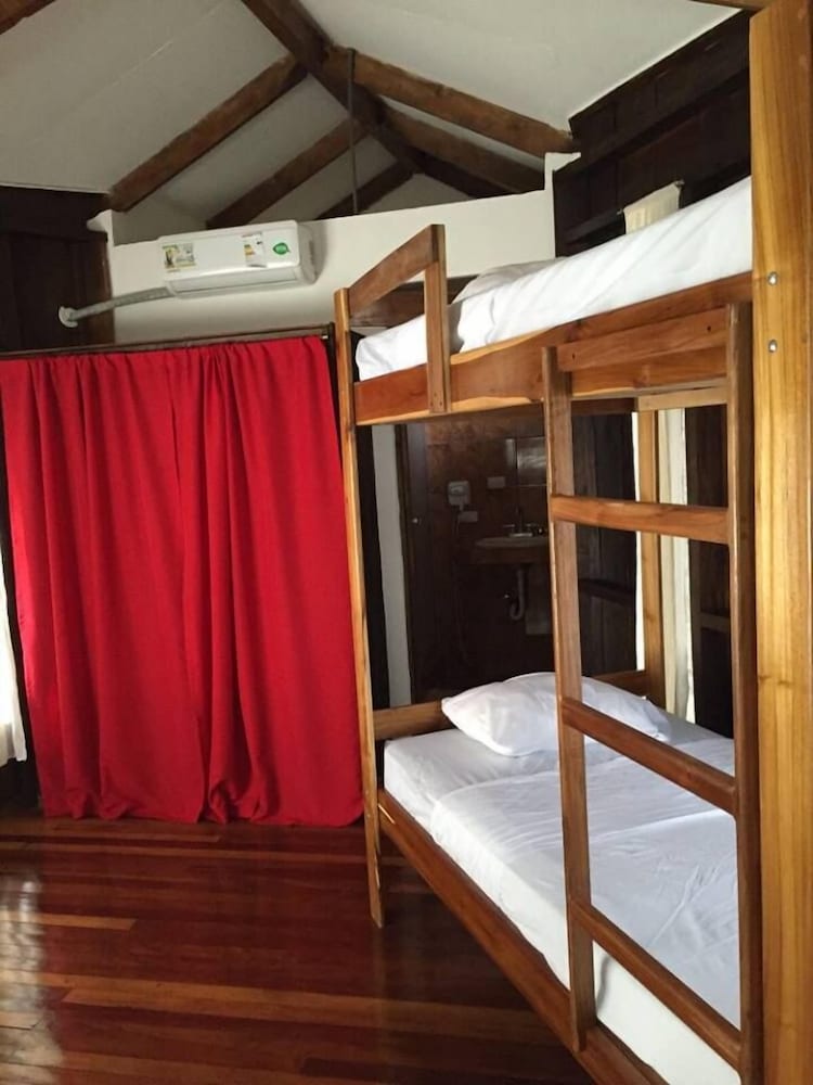 Manuel Antonio Hostel Resort