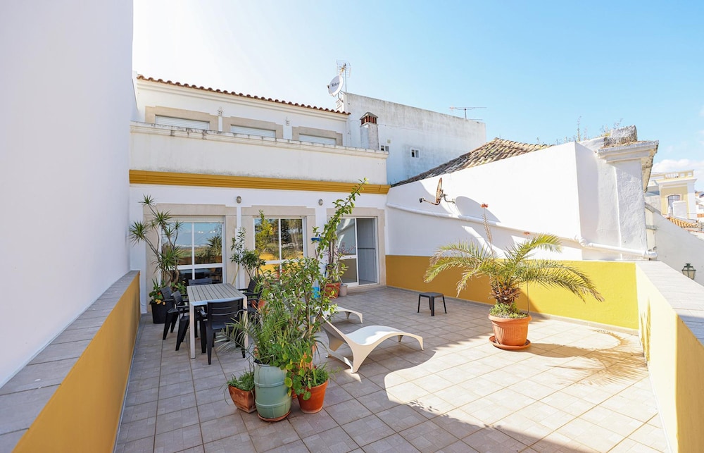 C25 - Town Center Apartment in Lagos