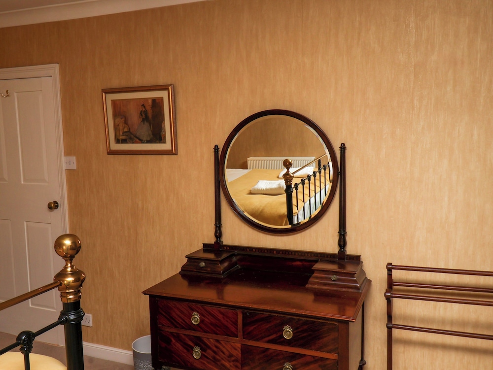 Sixpence Cottage