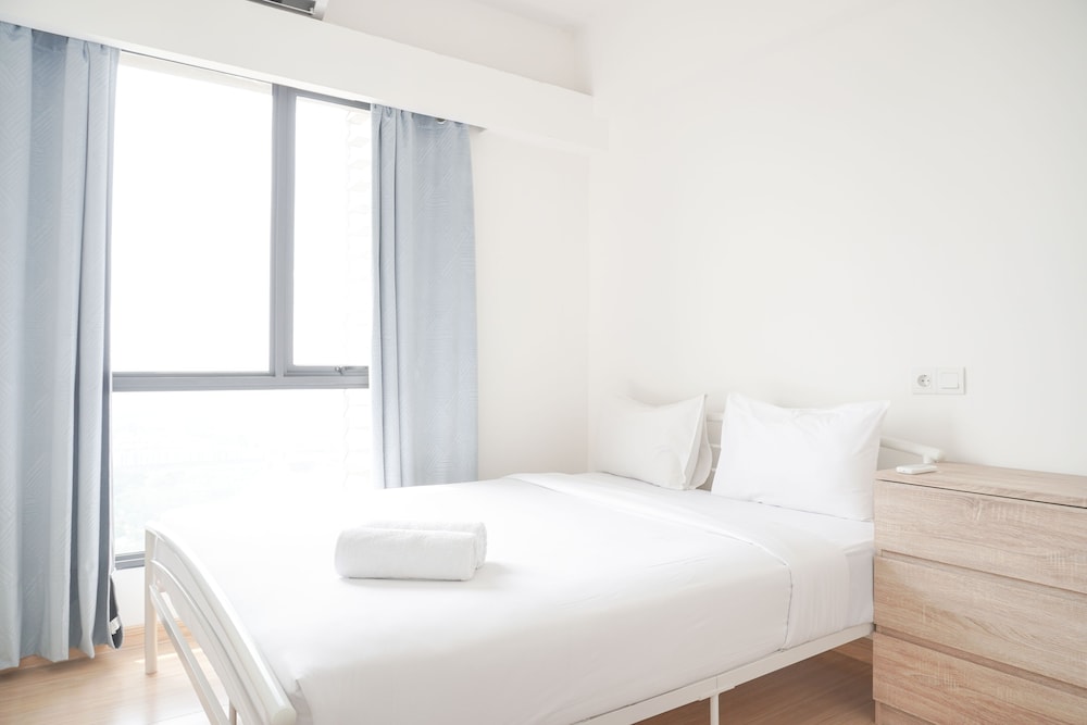Comfort And Modern Look 2Br At Sky House Bsd Apartment view 2