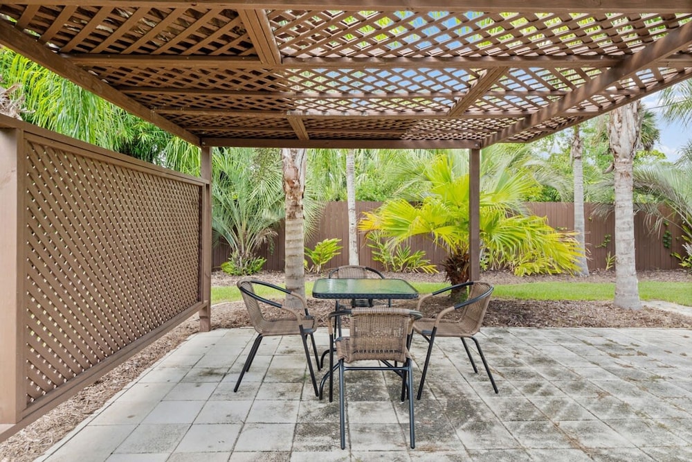Beach Cottage 3 Bed 2 Bath Heated Pool Free Golf Cart Bring Your Boat RV Private 1AC lot