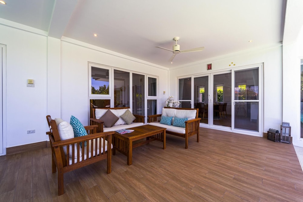TropicalFamilyVilla w Pool&Garden ML103