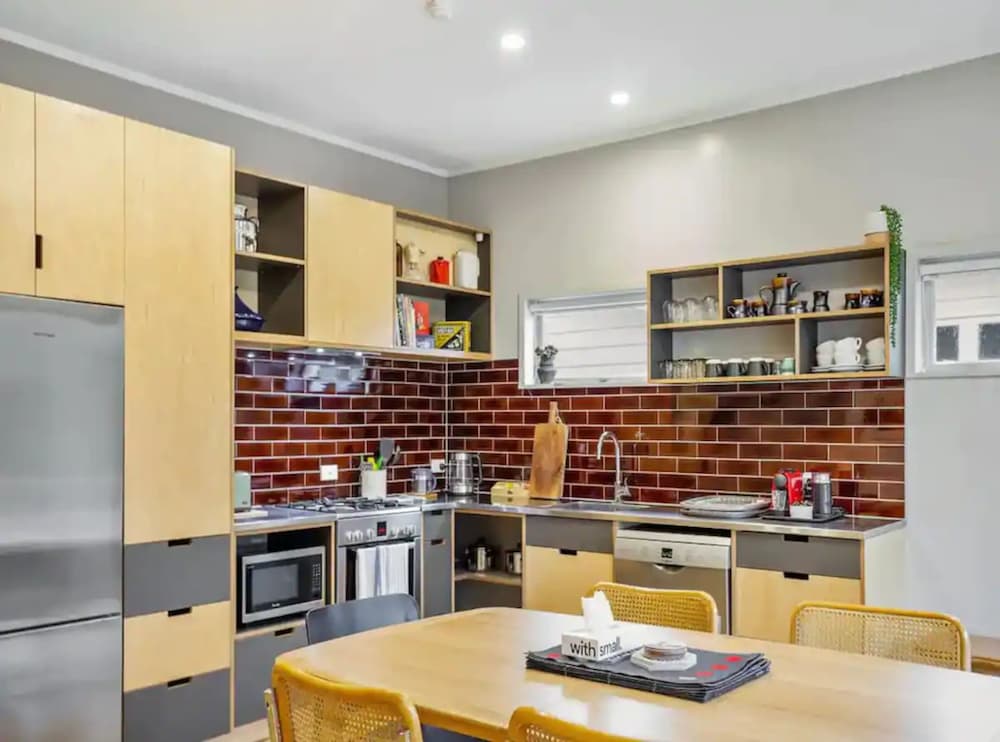 Lovely 3-Bedroom Home With Free Parking view 5