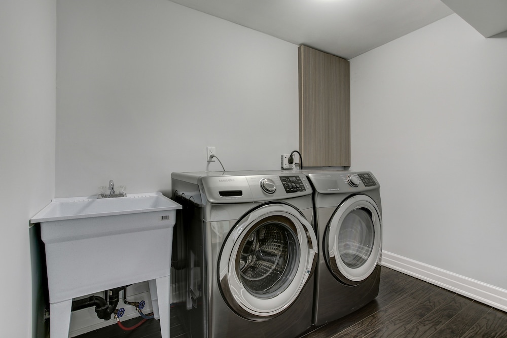 QuickStay - Beautiful 5bdrm House in Vaughan - Property Image 8