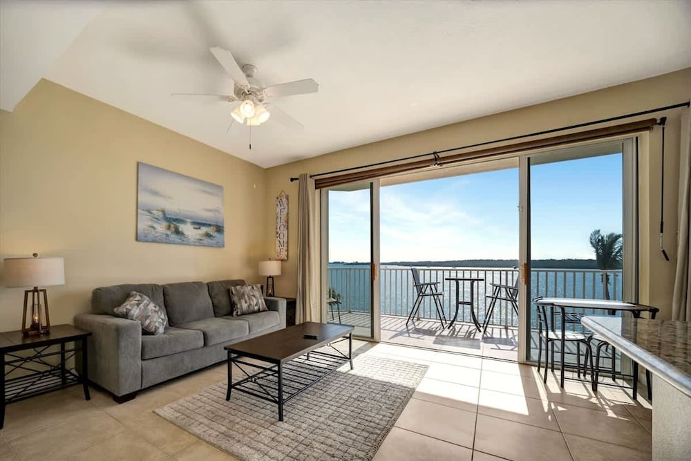 Sunlit Bayview Suite Balcony Pool Hot Tub