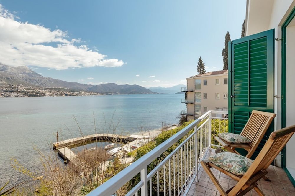 Detached Villa/njivice/sleeps6/stunning Views/wifi