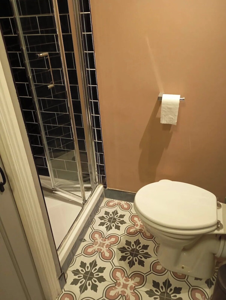 Cosy Cottage- Sleeps 4, Free Parking & Golf Nearby