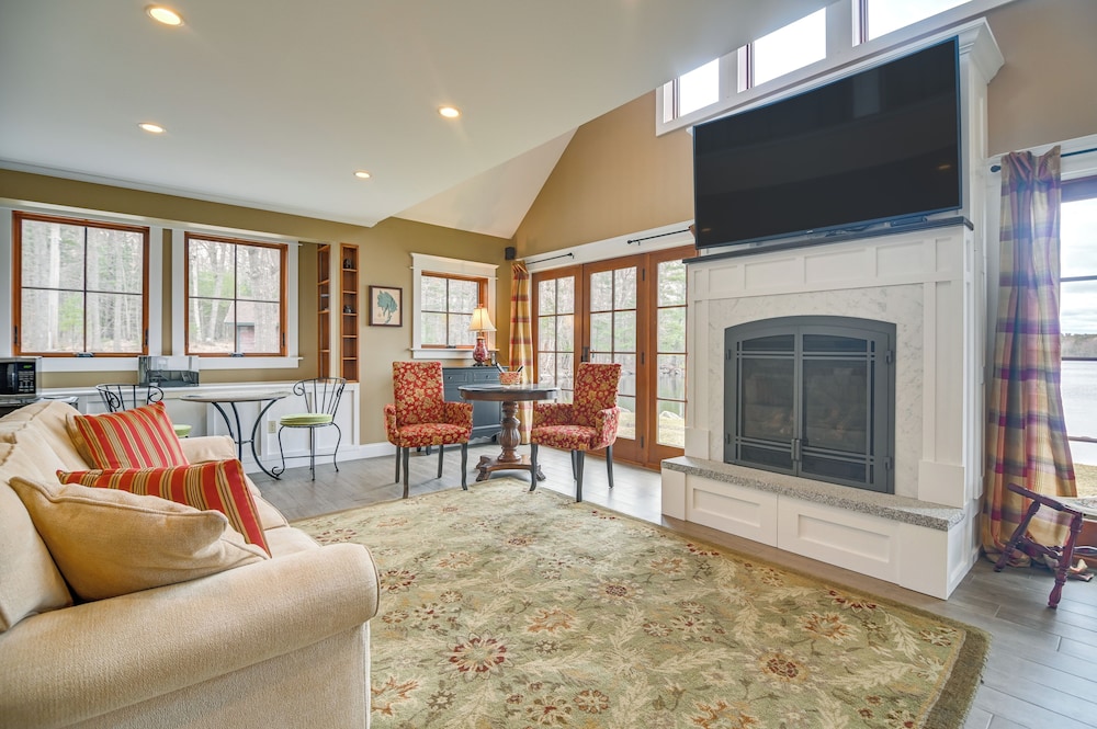 Waterfront Cabin w/ Deck: Serene Eddington Escape