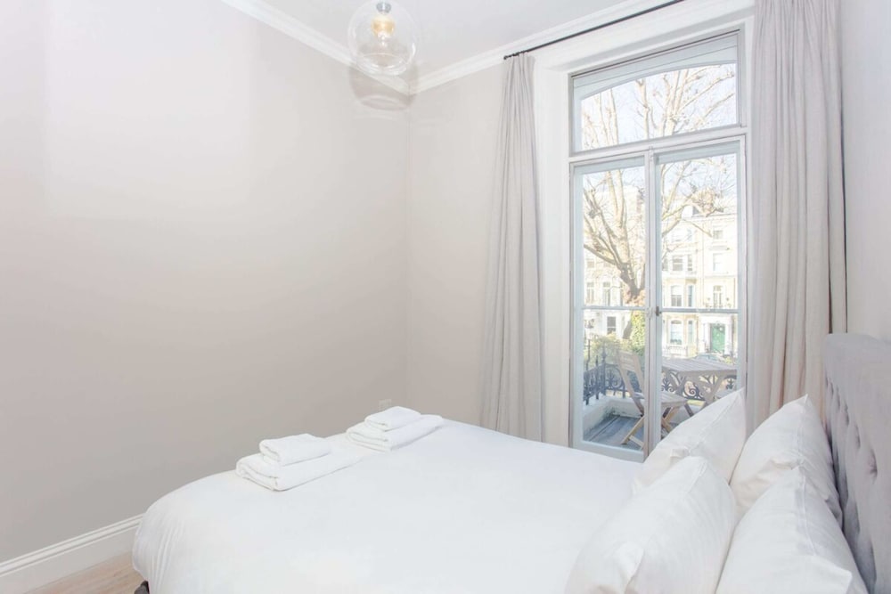 Modern & Spacious 1 Bedroom Apartment in London