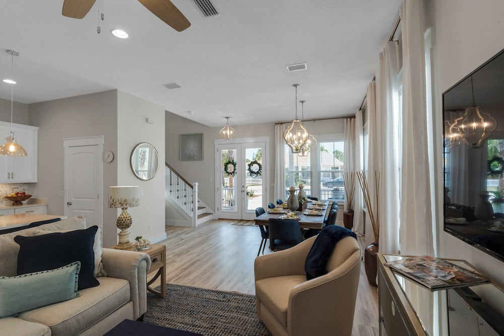 Pool, Patio & Outdoor Dining + Walk to Shore, Pier Park Sanctuary on Sands