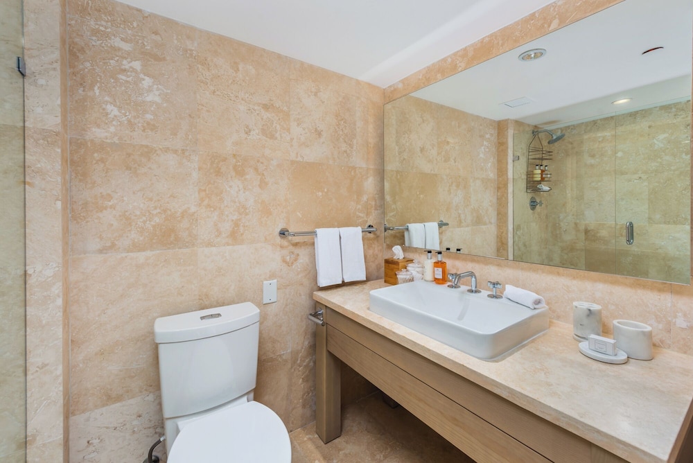 Luxury Vacation Rentals at 1 Hotel & Homes by LRMB