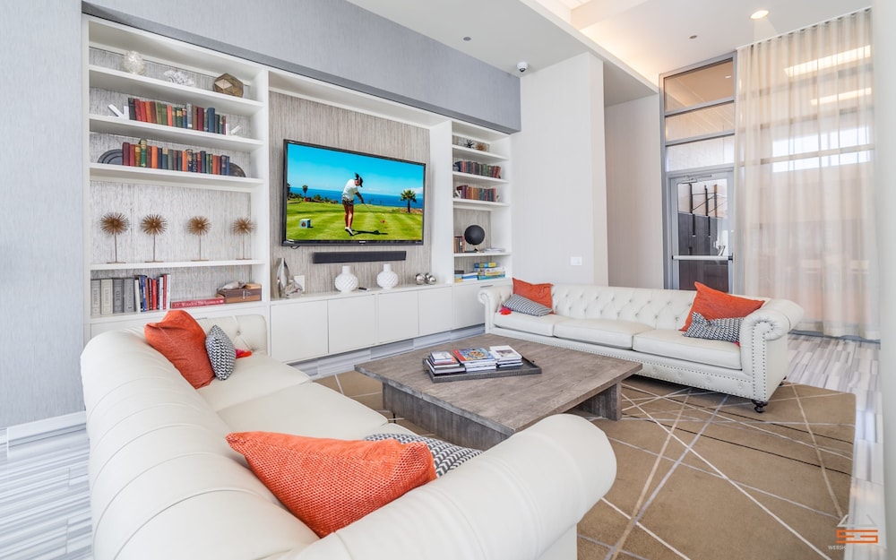 Brand-new 3BR City Views Prime West Loop Spot