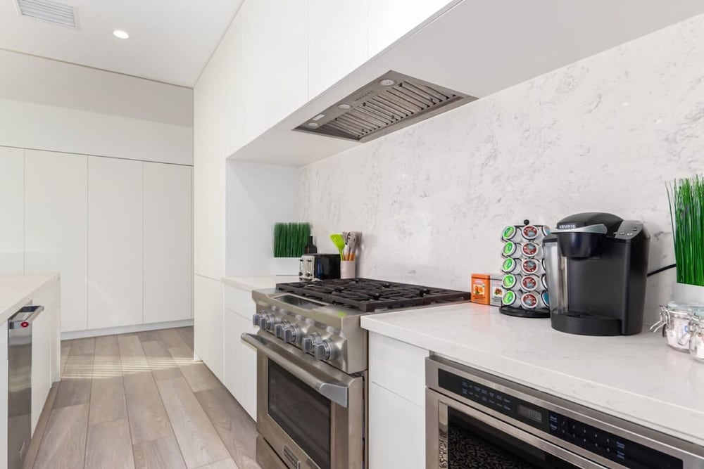 Urban Art Loft - Historic DT Phoenix-chefs Kitchen