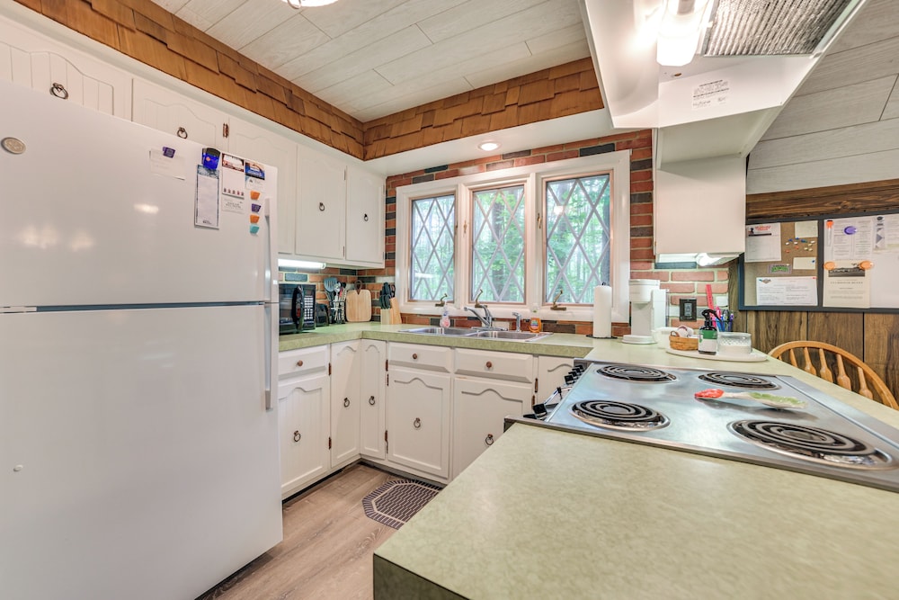 Woodsy A-frame Cabin w/ Lakes of the North Access