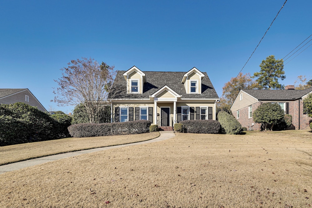Summerville Historic Bungalow w/ Hot Tub