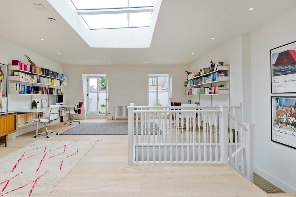 Gorgeous & Grand 5 Bed House, Holland Park