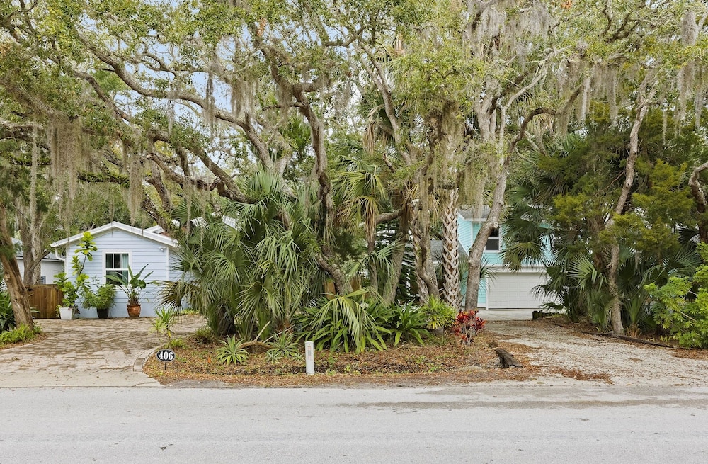 Overmoons Hidden Grove Nature's Sanctuary 8 Bedroom Home