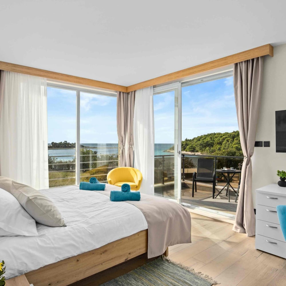 Villa Palma - Seaside Luxury Villa for 6 Person