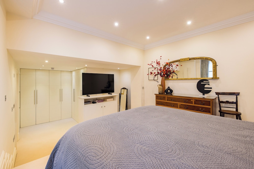 Large 3-bed 5-guest 1841 Duplex House Paddington