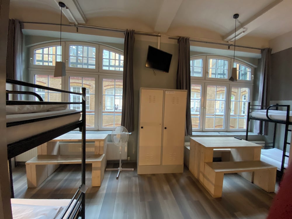 Singer109 Hostel