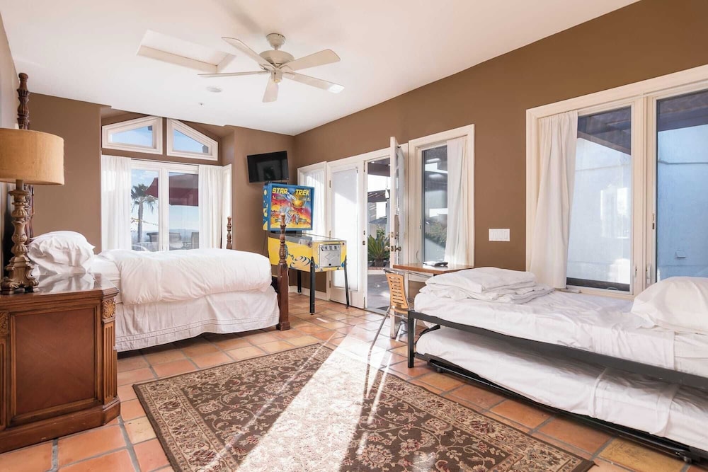 Two Estates w/ Pools, Hot Tubs, Game Rooms, Valley Views & Tennis Court Near Beaches & Wineries