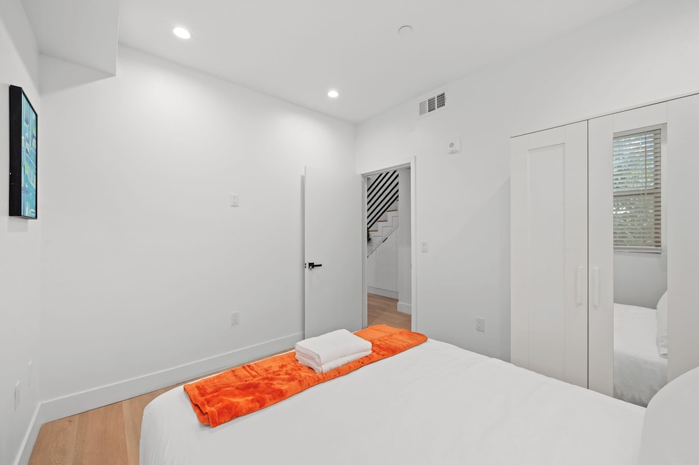 Not Affected by the Fire/modern 5BR Home With Parking, Near LA Attractions #4
