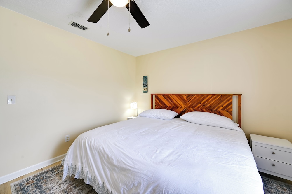 Greenville Getaway: Close to Campus + Stadium!